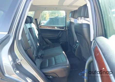 2011 Volkswagen Touareg Vr6 Lux z USA, uszkodzony, nr VIN WVGFF9BP8BD003162